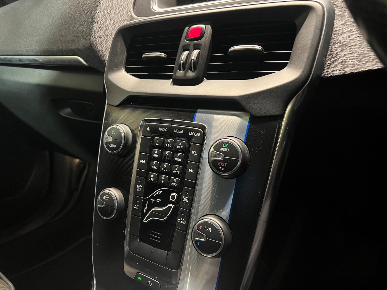 Used Volvo V40 2013 for sale - 76832563: Photo 27