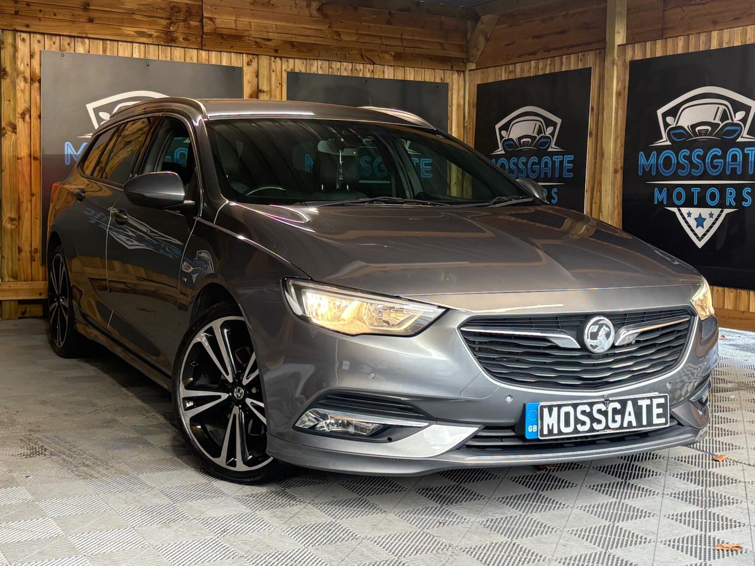 Used Vauxhall Insignia 2018 for sale - 76592057: Photo 1