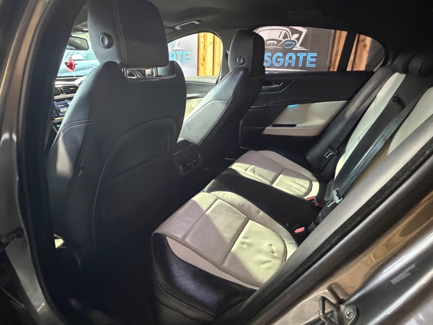 Used Jaguar XE 2016 for sale - 77320490: Photo 13