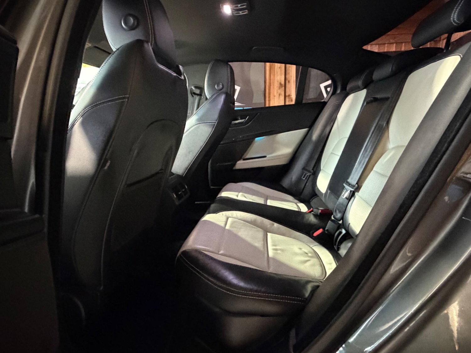 Used Jaguar XE 2016 for sale - 77320490: Photo 20