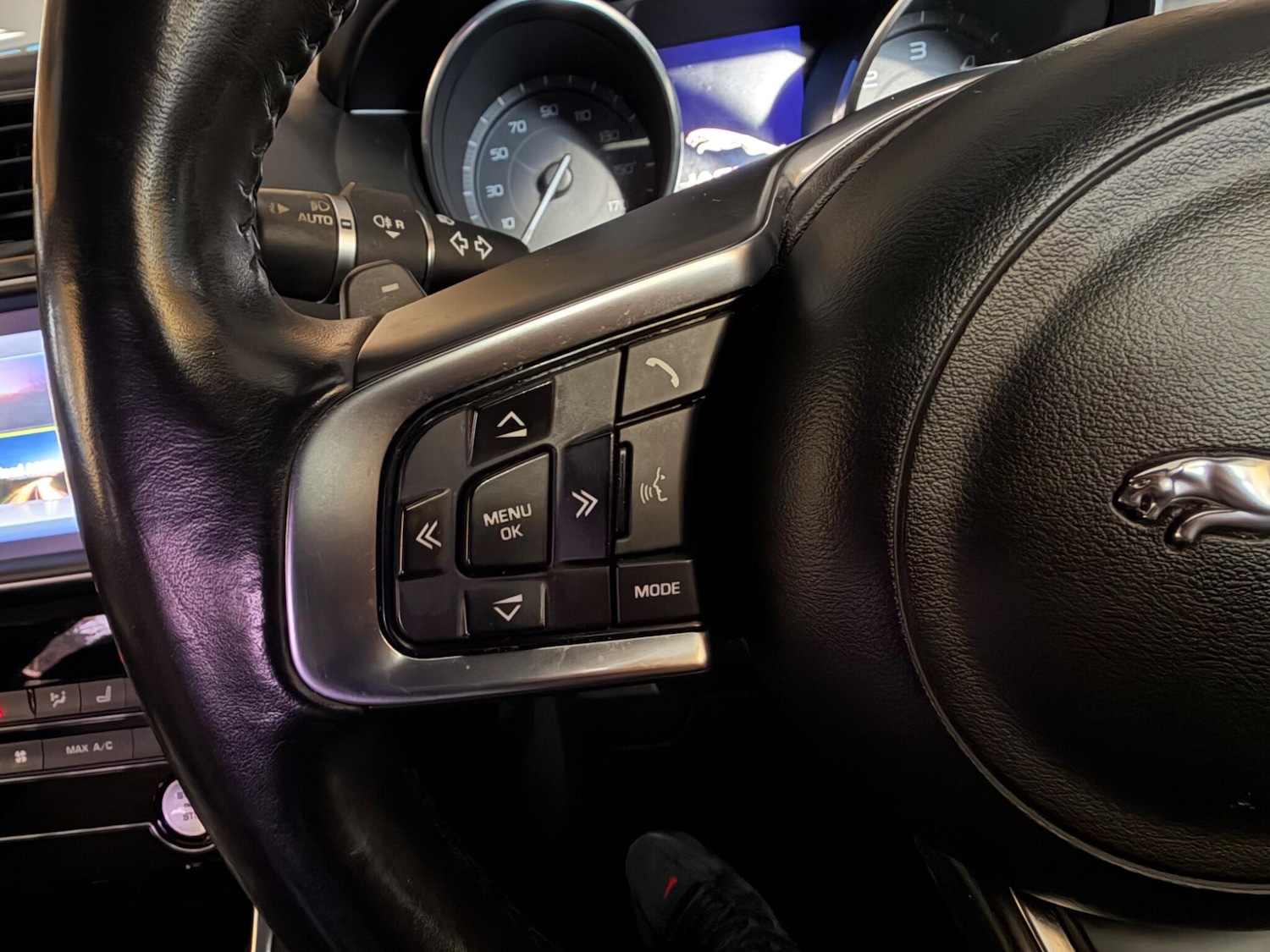 Used Jaguar XE 2016 for sale - 77320490: Photo 25