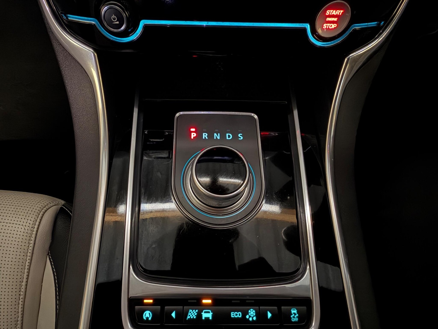 Used Jaguar XE 2016 for sale - 77320490: Photo 34