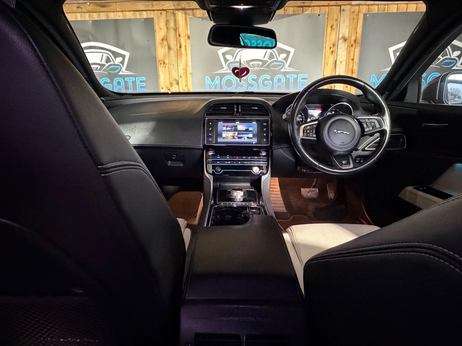 Used Jaguar XE 2016 for sale - 77320490: Photo 40