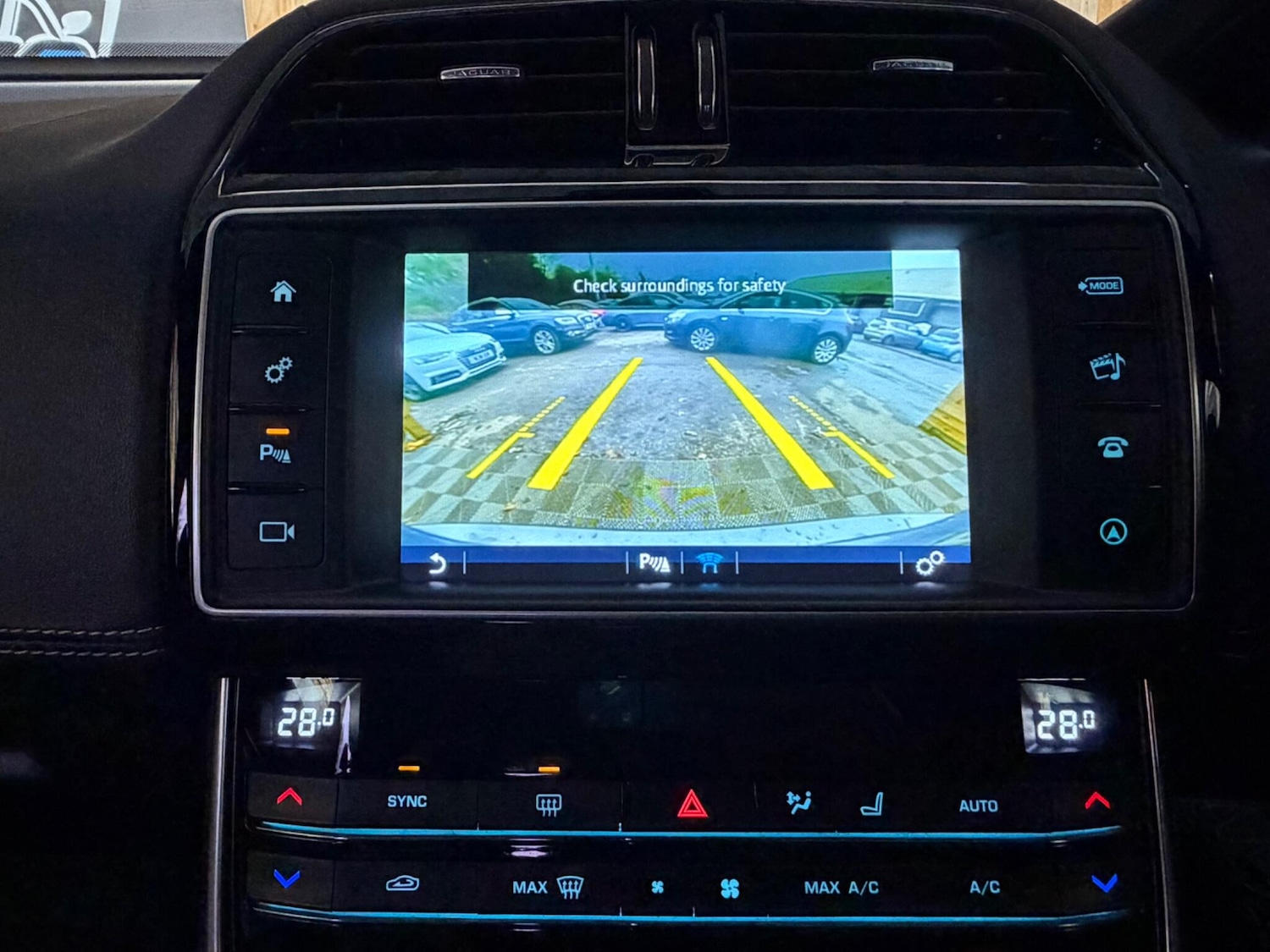 Used Jaguar XE 2016 for sale - 77320490: Photo 42