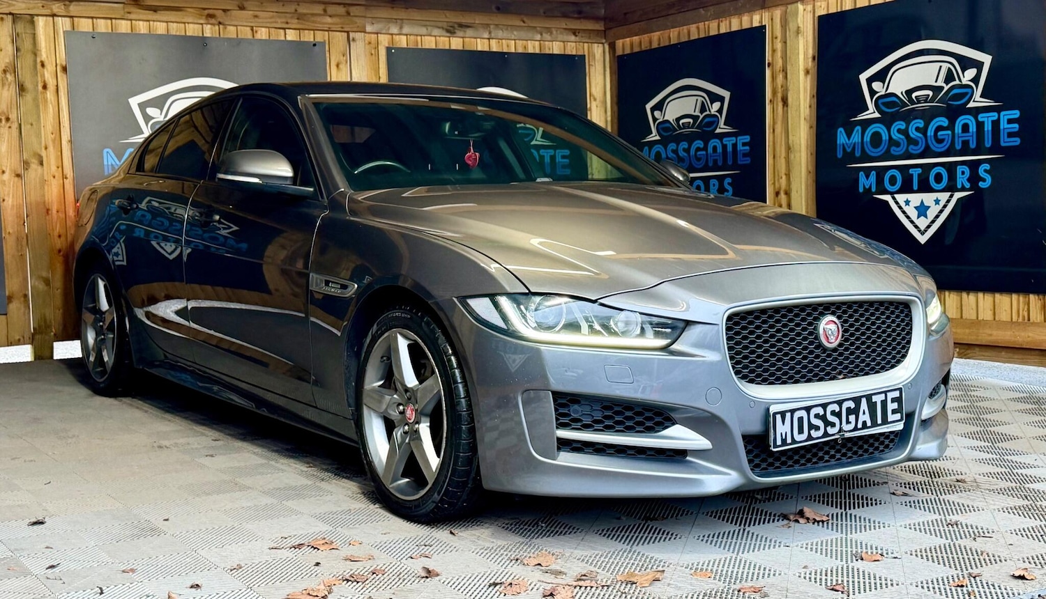 Used Jaguar XE 2016 for sale - 77320490: Photo 6