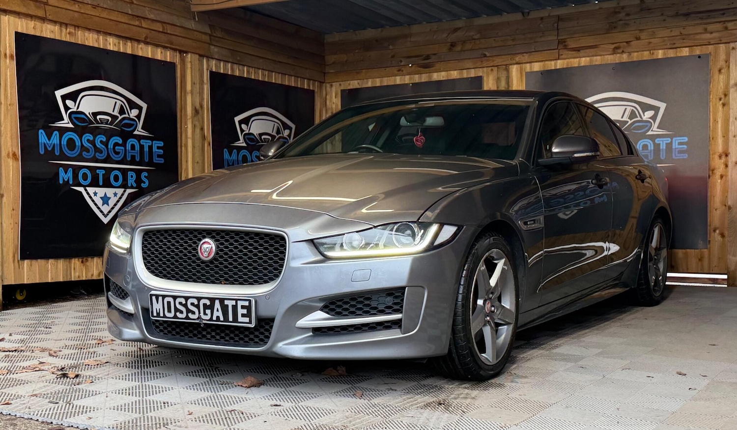Used Jaguar XE 2016 for sale - 77320490: Photo 8