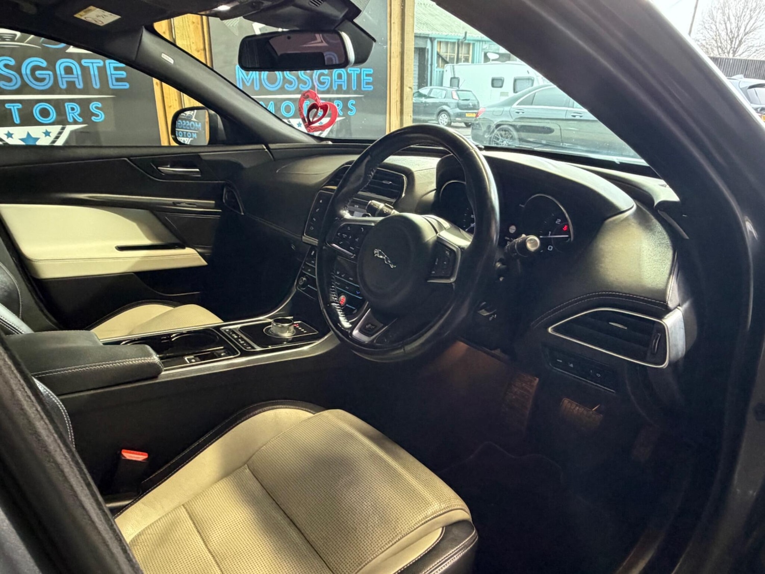 Used Jaguar XE 2016 for sale - 77320490: Photo 9