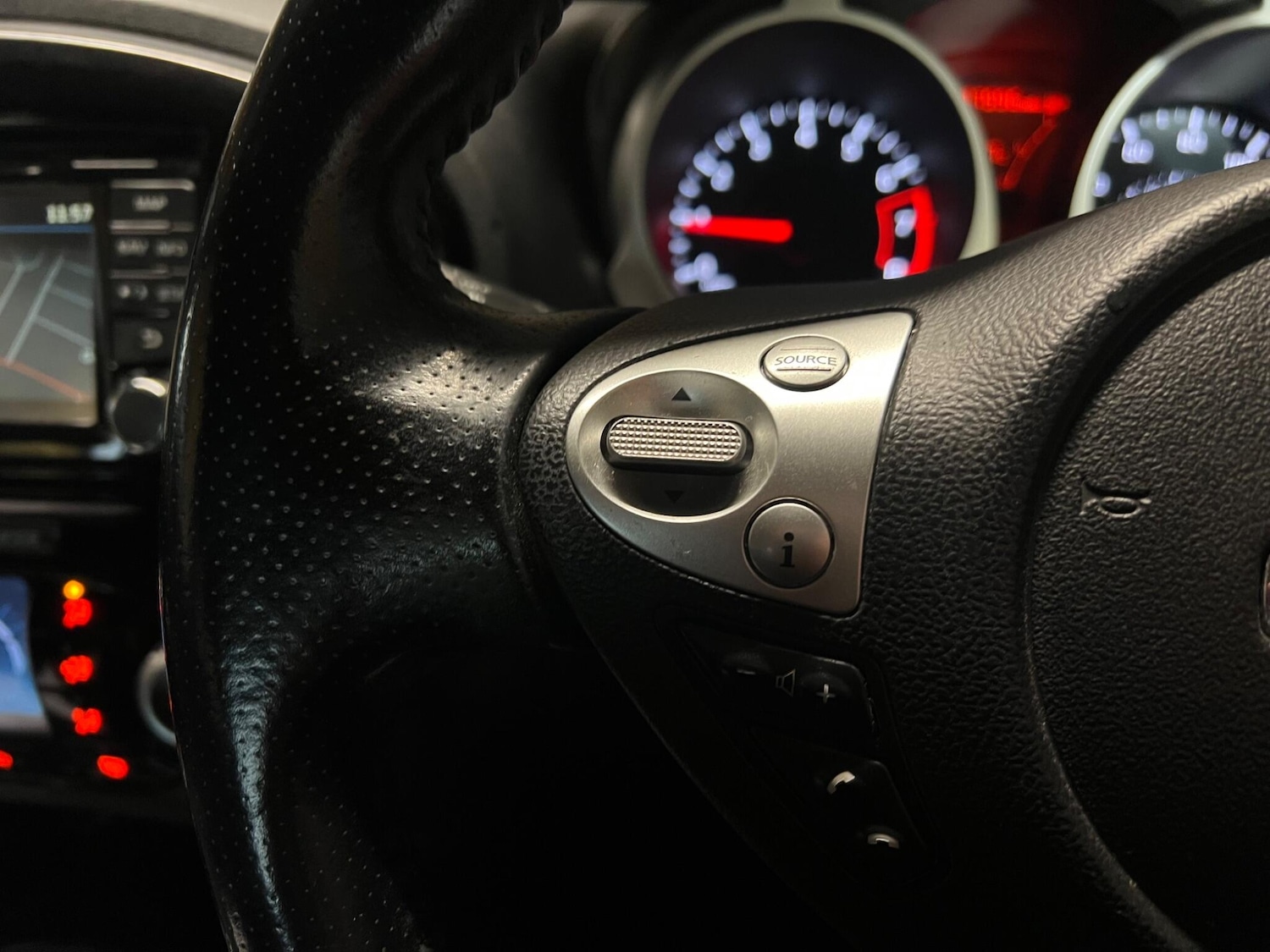 Used Nissan Juke 2015 for sale - 77344450: Photo 17