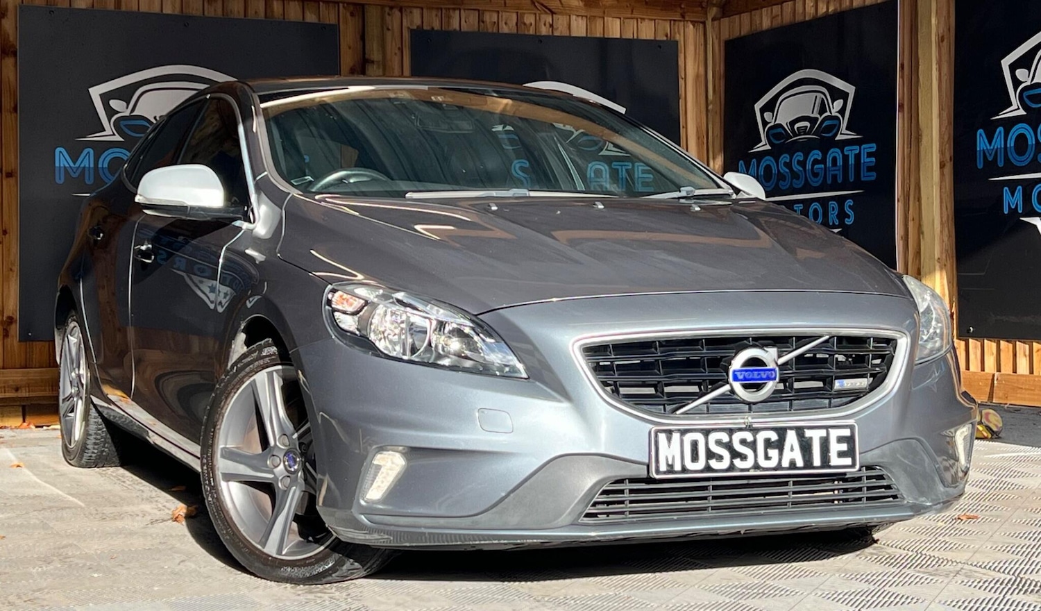 Used Volvo V40 2015 for sale - 76765350: Photo 1