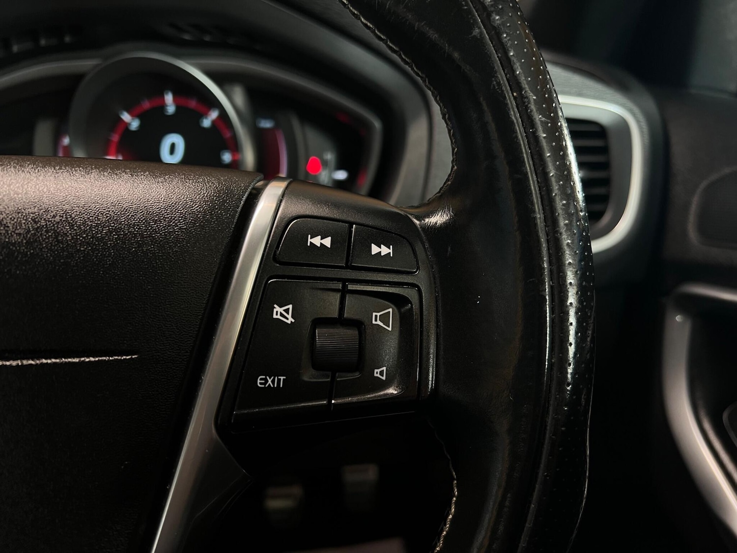 Used Volvo V40 2015 for sale - 76765350: Photo 20