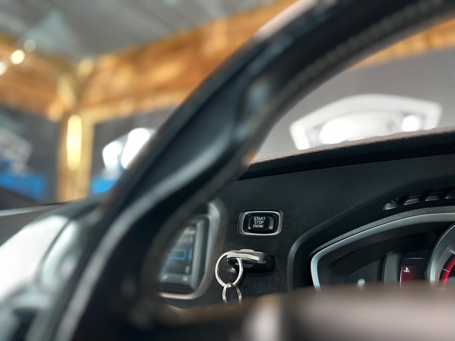 Used Volvo V40 2015 for sale - 76765350: Photo 22