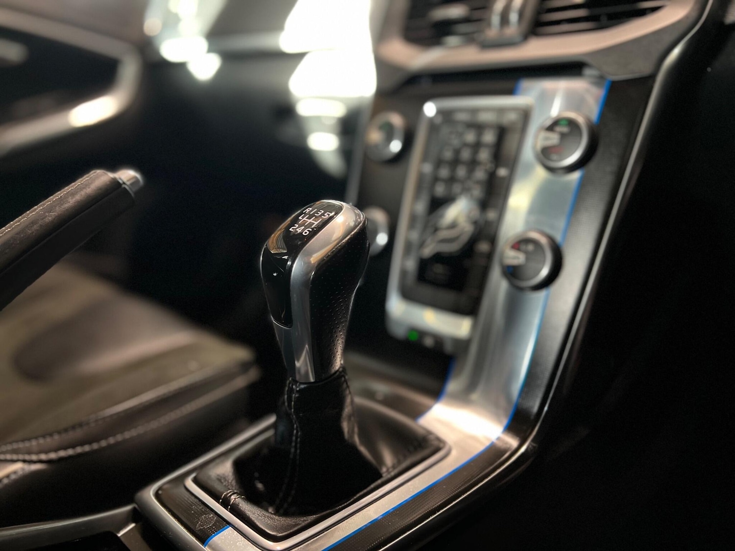 Used Volvo V40 2015 for sale - 76765350: Photo 26