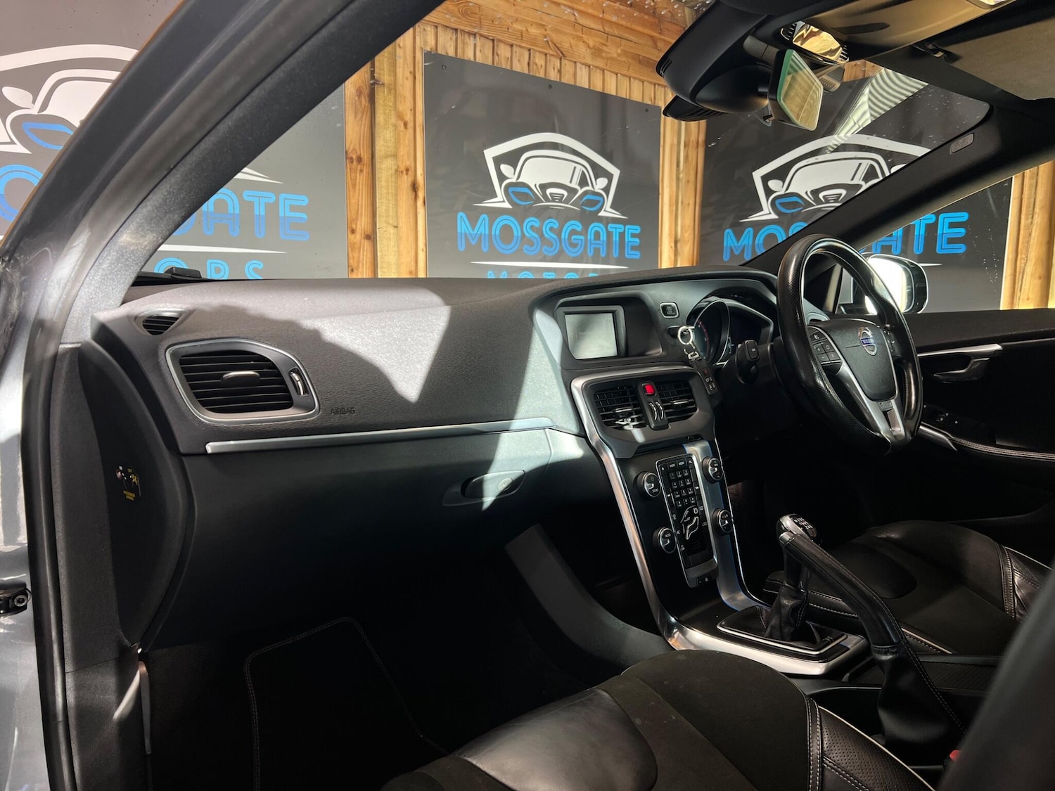 Used Volvo V40 2015 for sale - 76765350: Photo 28