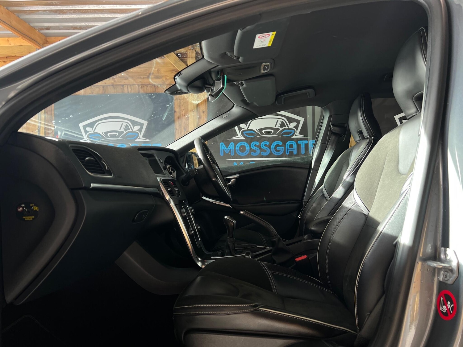 Used Volvo V40 2015 for sale - 76765350: Photo 29