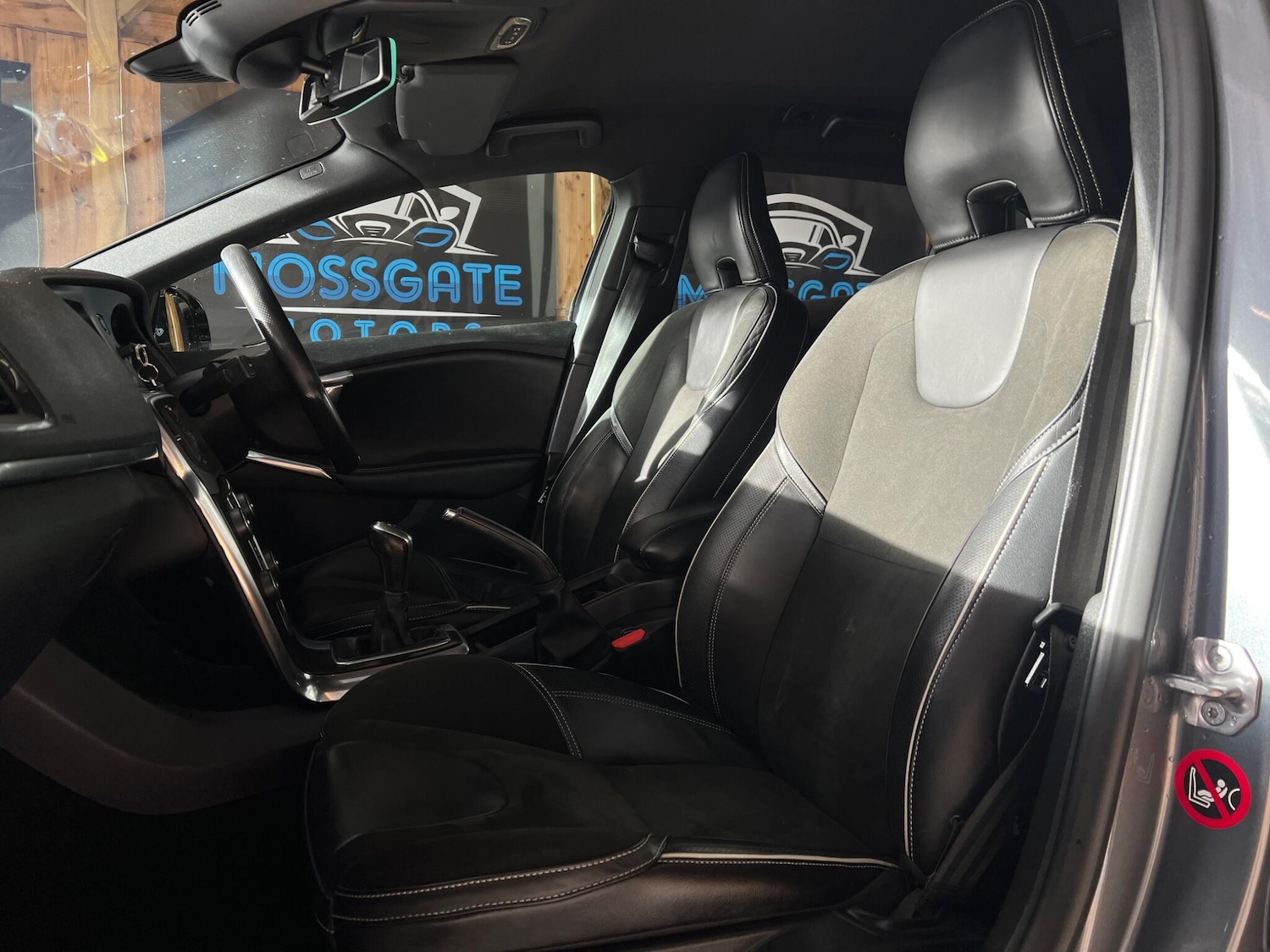 Used Volvo V40 2015 for sale - 76765350: Photo 30