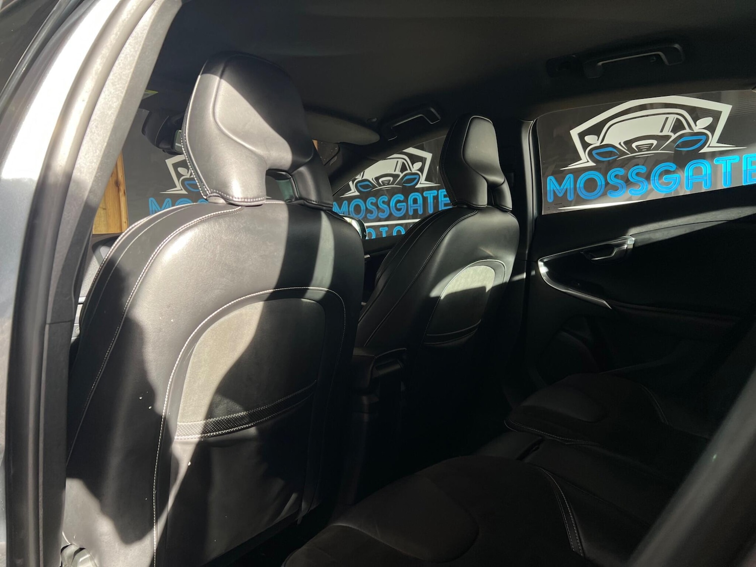 Used Volvo V40 2015 for sale - 76765350: Photo 32