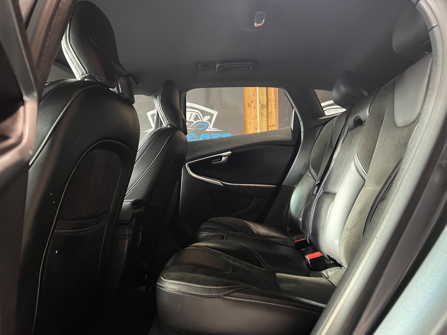 Used Volvo V40 2015 for sale - 76765350: Photo 33