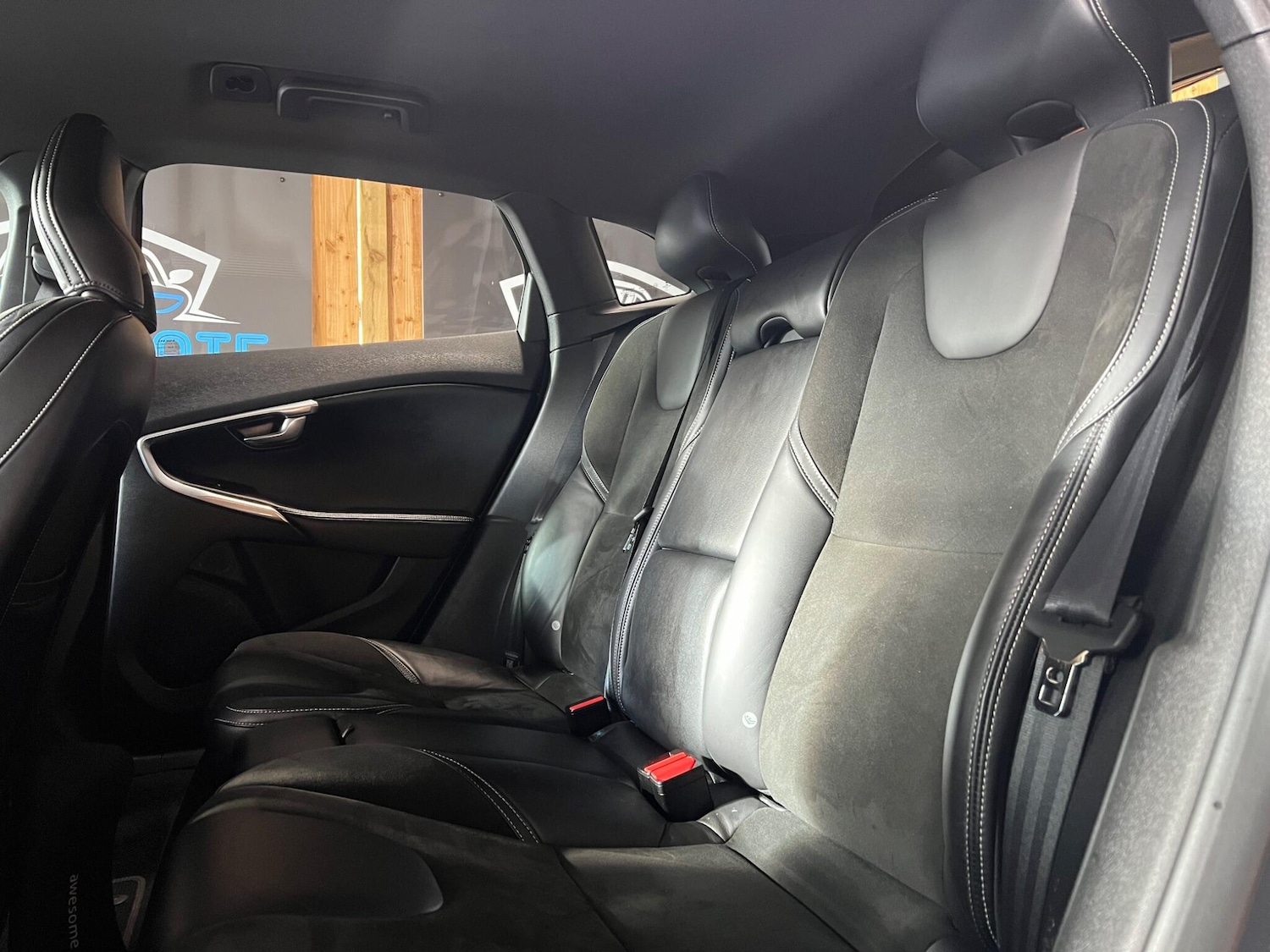 Used Volvo V40 2015 for sale - 76765350: Photo 34