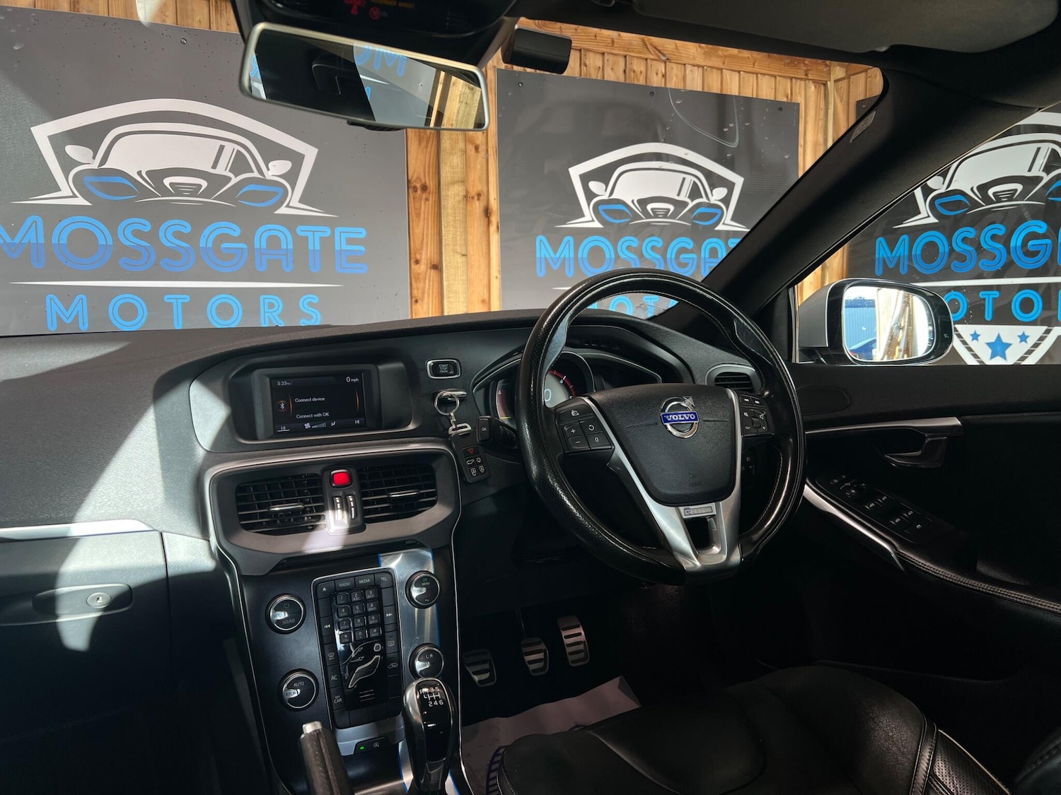 Used Volvo V40 2015 for sale - 76765350: Photo 37