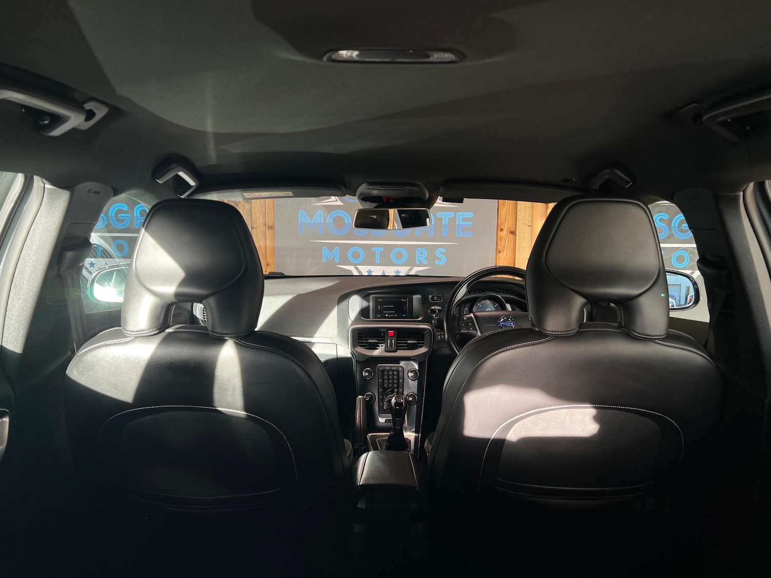 Used Volvo V40 2015 for sale - 76765350: Photo 38