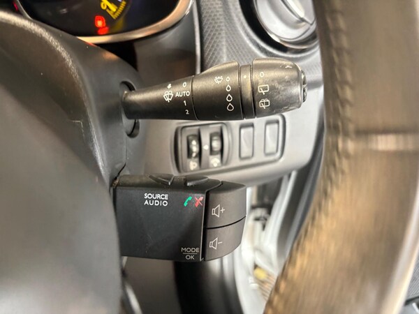 Used Renault Clio 2015 for sale - 76189450: Photo 22