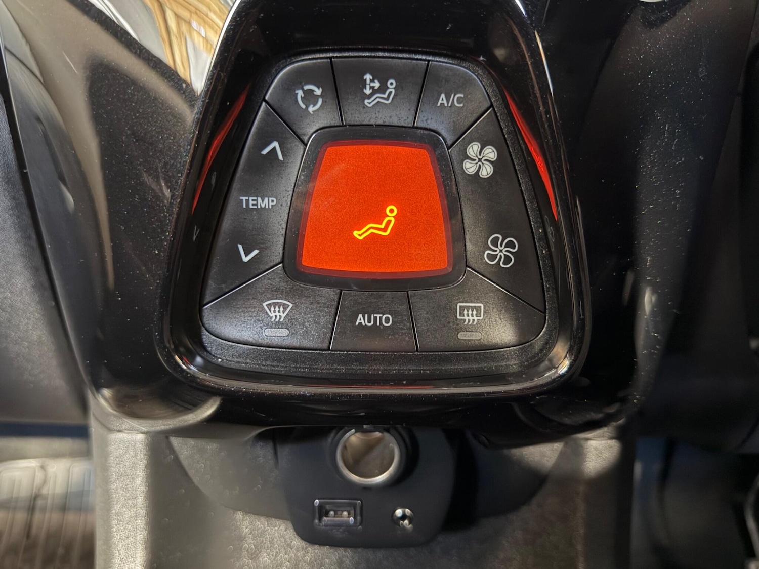 Used Toyota AYGO for sale - 78220230: Photo 40