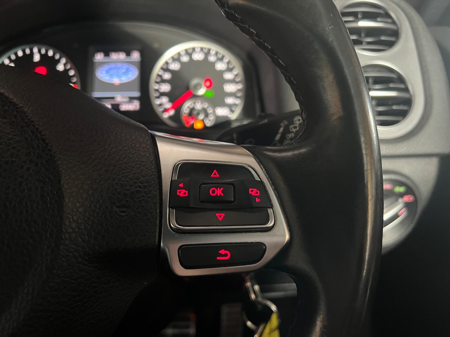 Used Volkswagen Tiguan 2014 for sale - 77345196: Photo 19