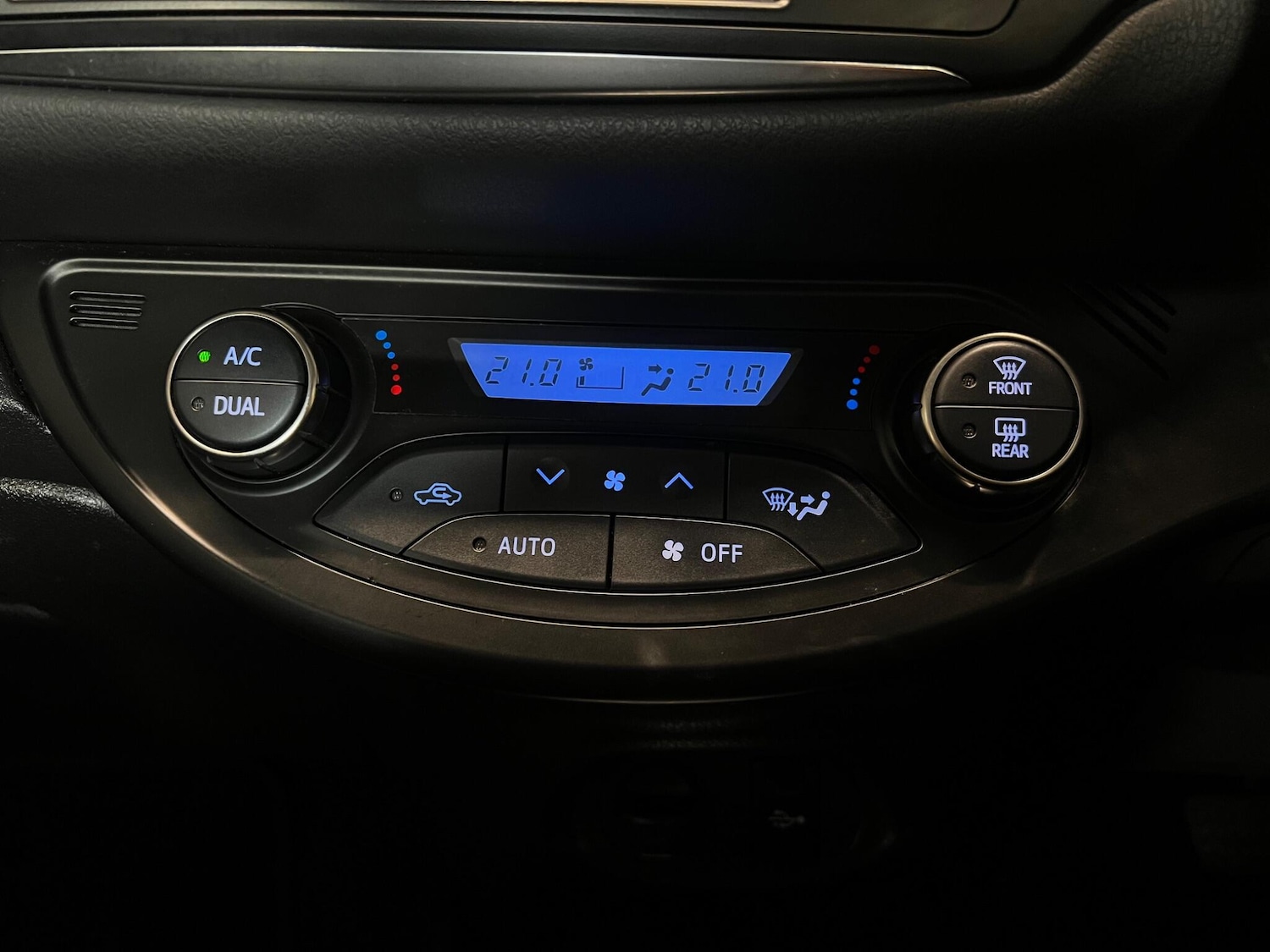 Used Toyota Yaris 2015 for sale - 76013680: Photo 29