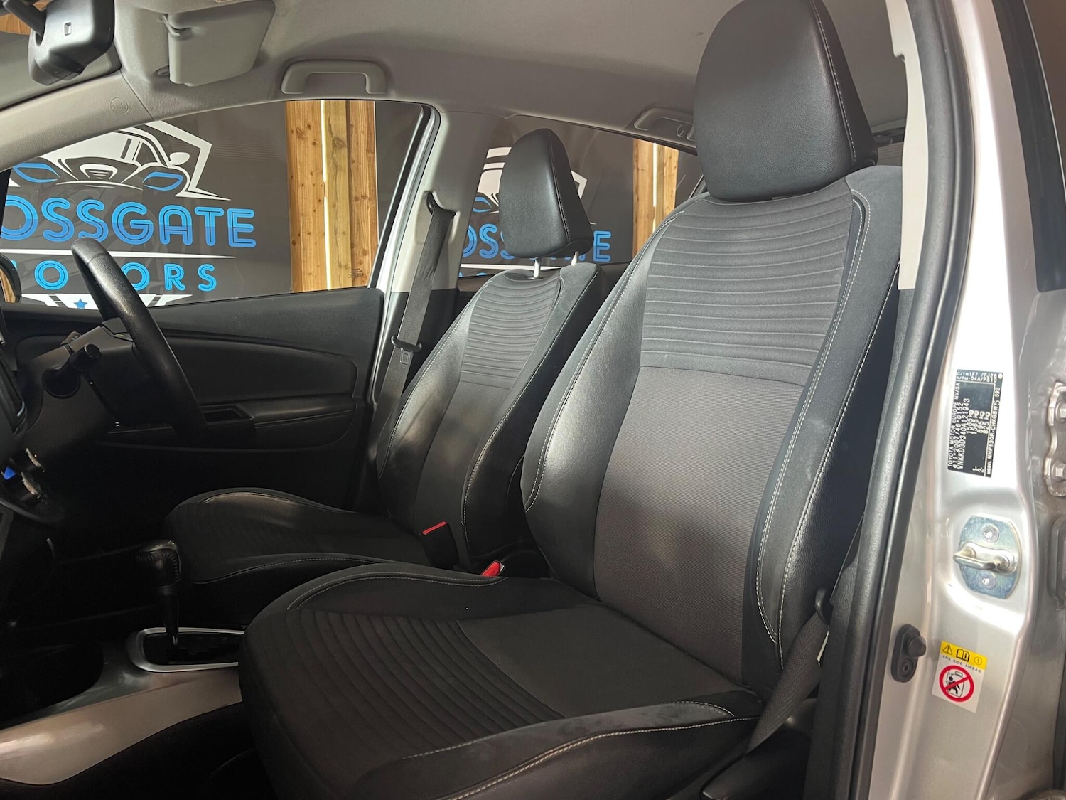 Used Toyota Yaris 2015 for sale - 76013680: Photo 32