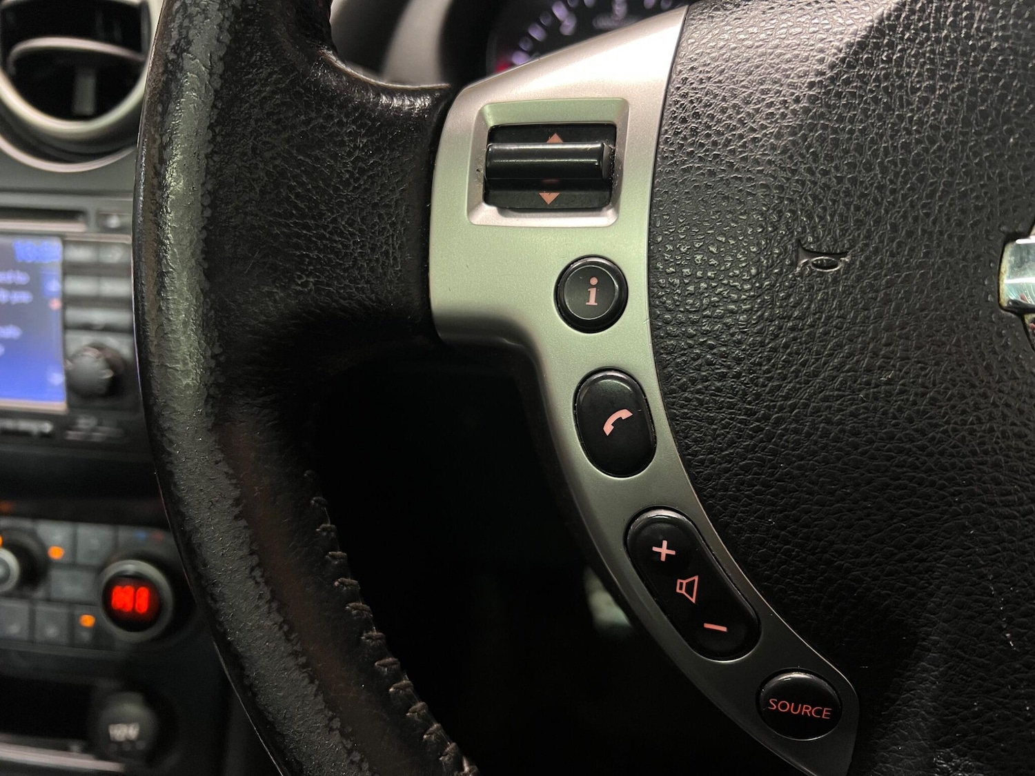 Used Nissan Qashqai+2 2011 for sale - 76899703: Photo 20