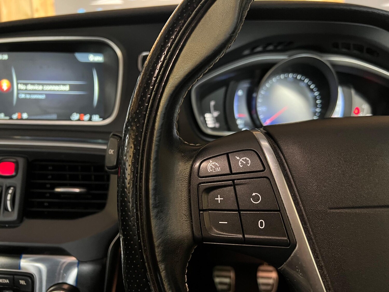 Used Volvo V40 2015 for sale - 77939778: Photo 20