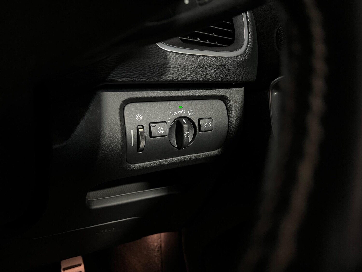 Used Volvo V40 2015 for sale - 77939778: Photo 21