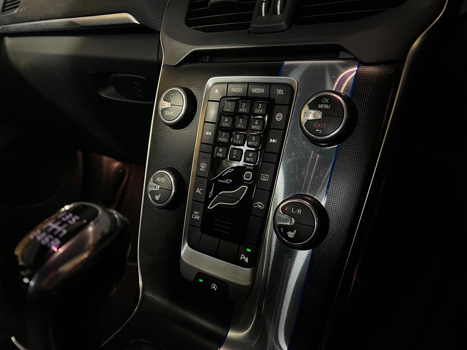 Used Volvo V40 2015 for sale - 77939778: Photo 26