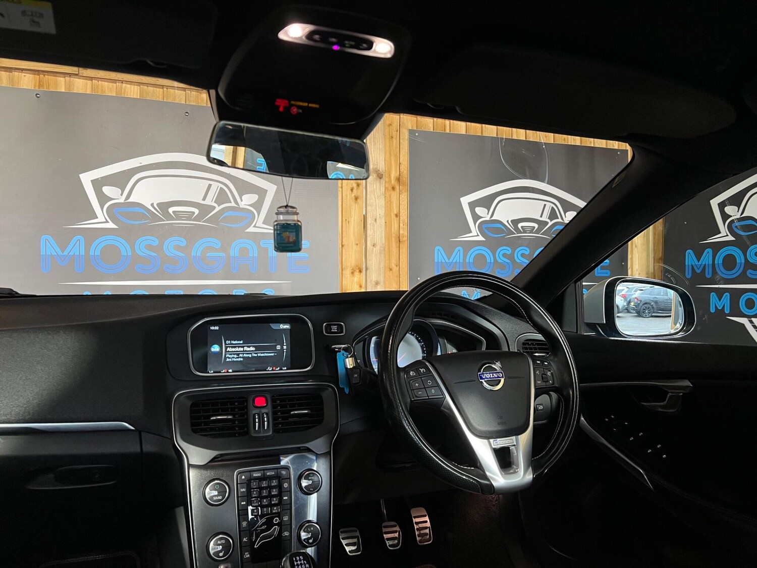 Used Volvo V40 2015 for sale - 77939778: Photo 37