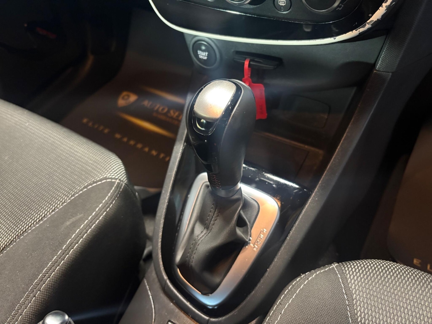 Used Renault Clio 2015 for sale - 76370871: Photo 11