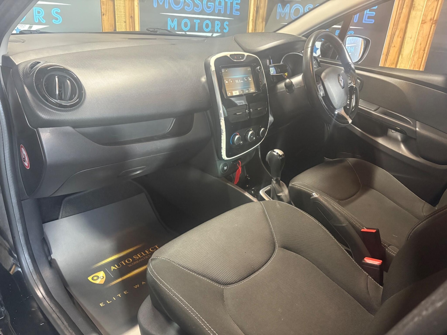 Used Renault Clio 2015 for sale - 76370871: Photo 12