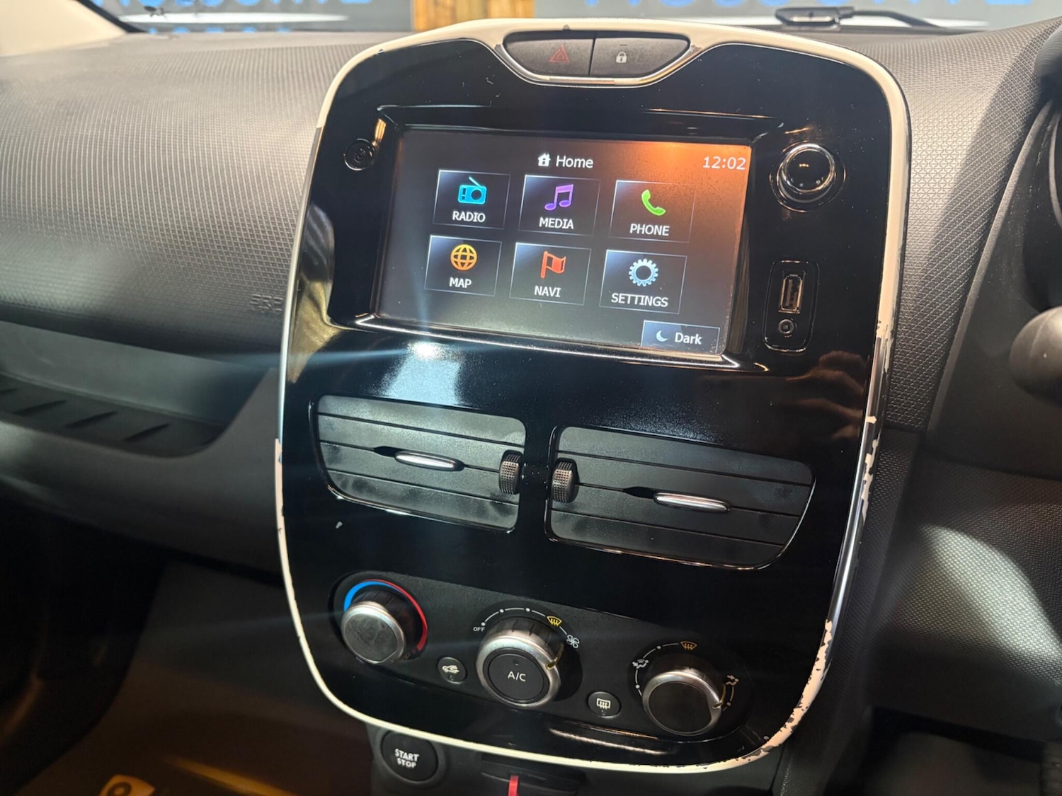 Used Renault Clio 2015 for sale - 76370871: Photo 17