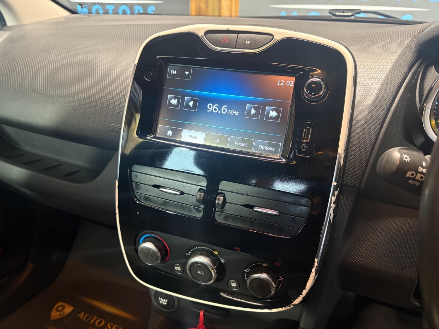 Used Renault Clio 2015 for sale - 76370871: Photo 18