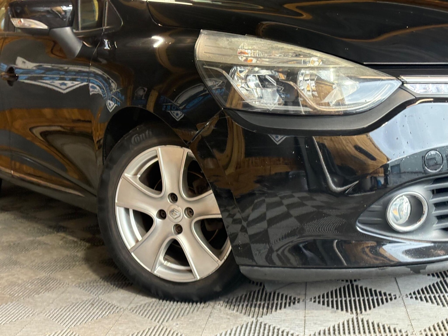 Used Renault Clio 2015 for sale - 76370871: Photo 2