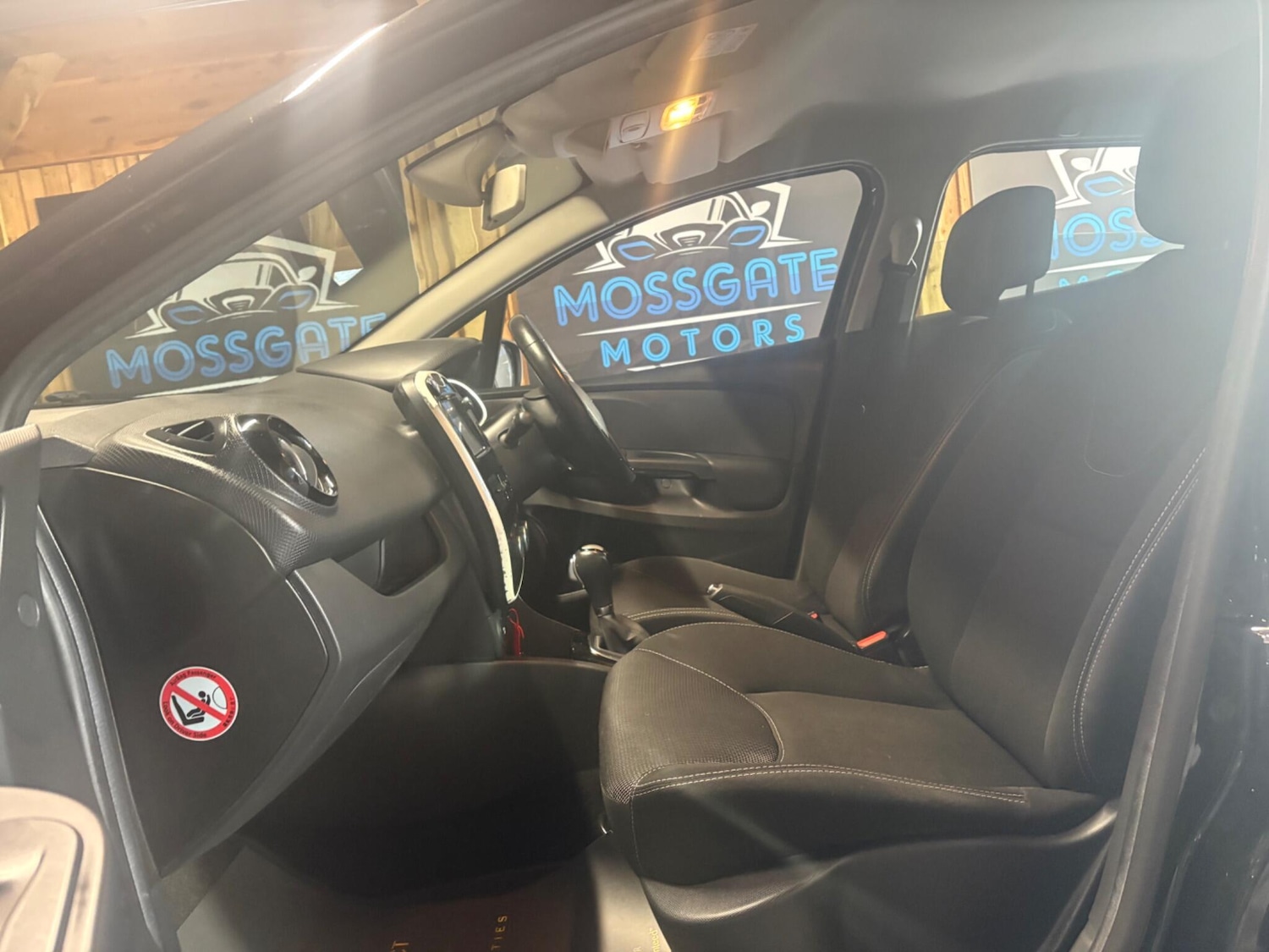 Used Renault Clio 2015 for sale - 76370871: Photo 23
