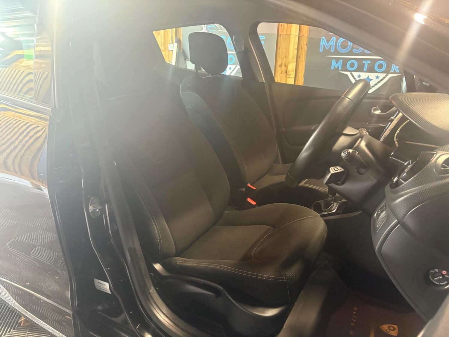 Used Renault Clio 2015 for sale - 76370871: Photo 26