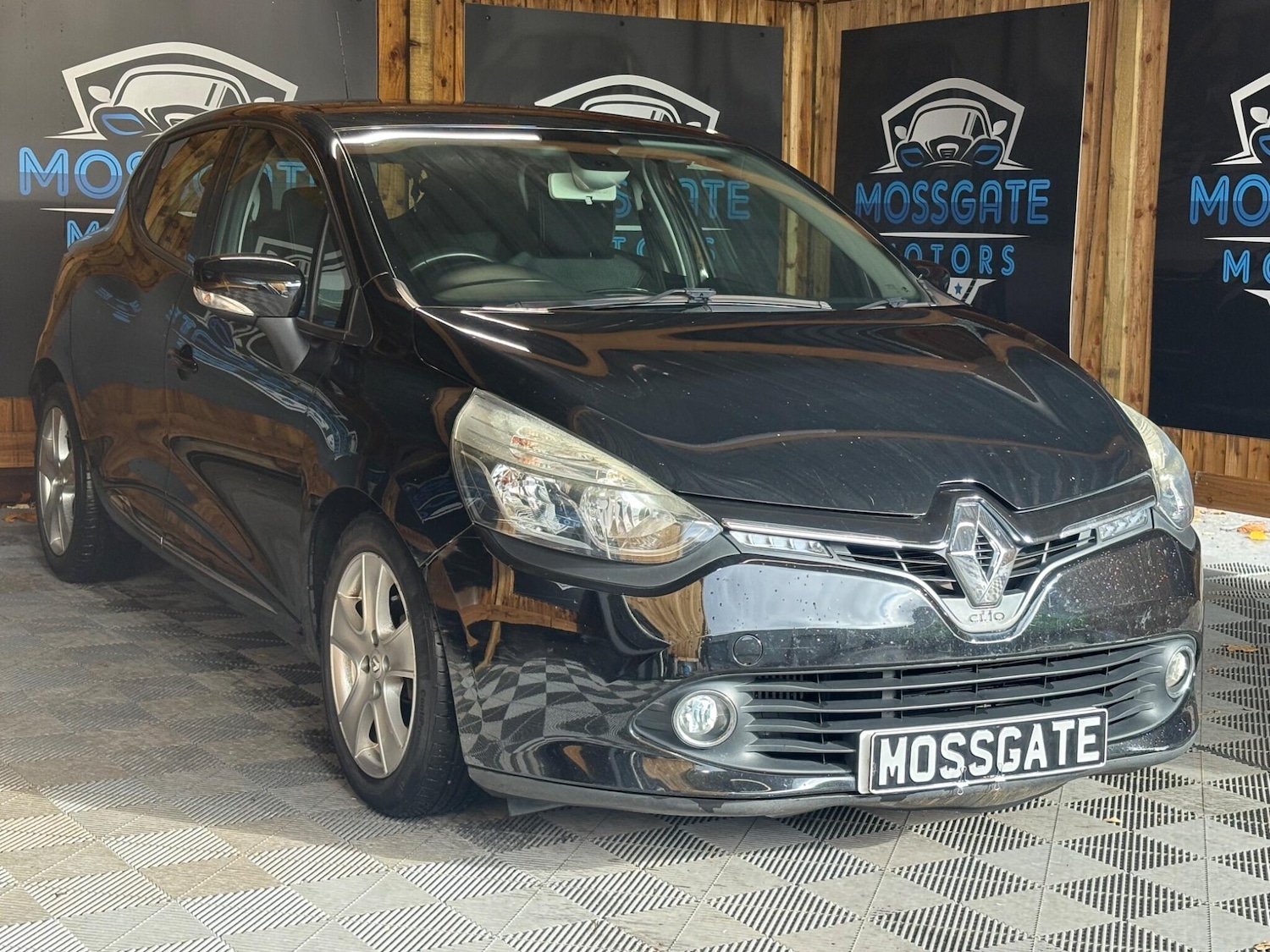 Used Renault Clio 2015 for sale - 76370871: Photo 3