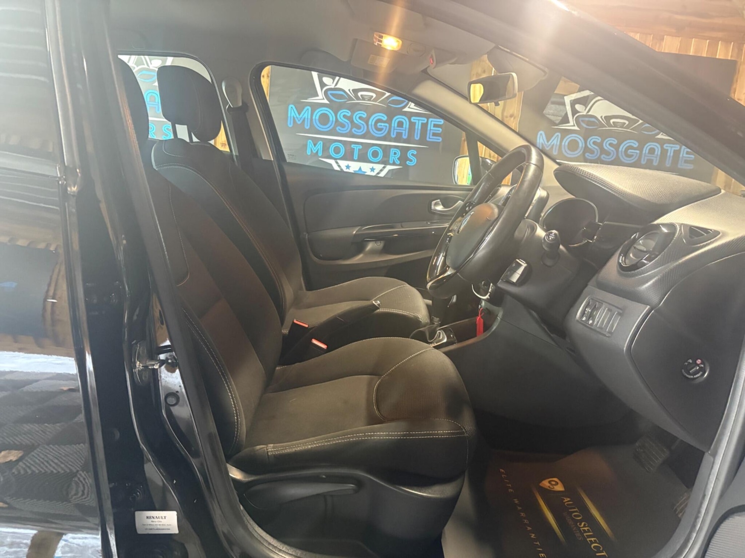 Used Renault Clio 2015 for sale - 76370871: Photo 9