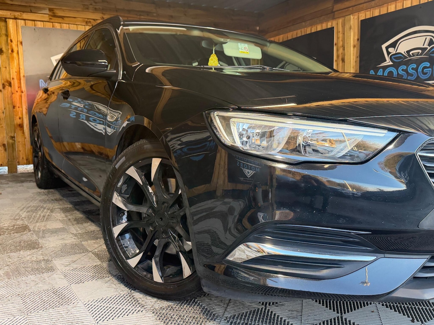 Used Vauxhall Insignia 2018 for sale - 76913903: Photo 2