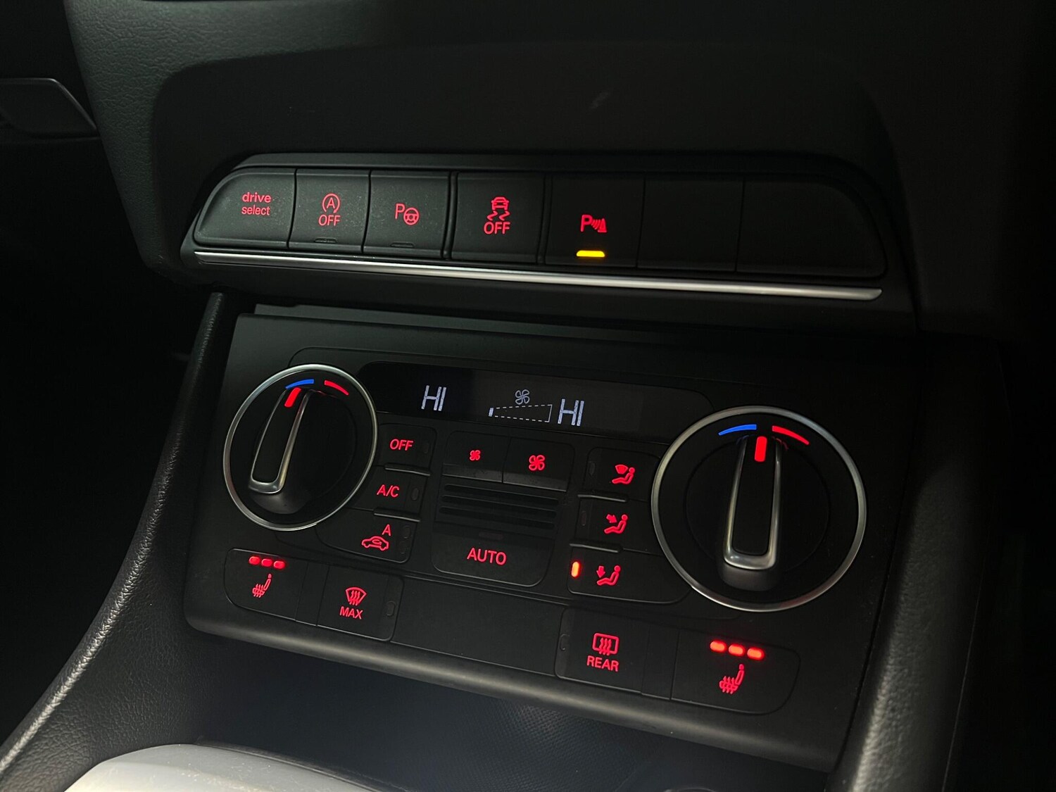 Used Audi Q3 2016 for sale - 76886607: Photo 32