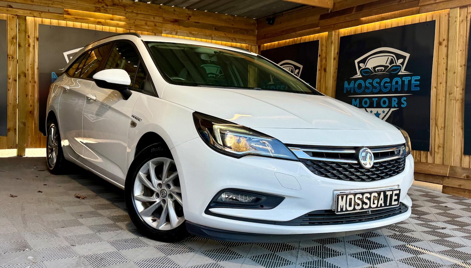 Used Vauxhall Astra 2018 for sale - 78073157: Photo 1