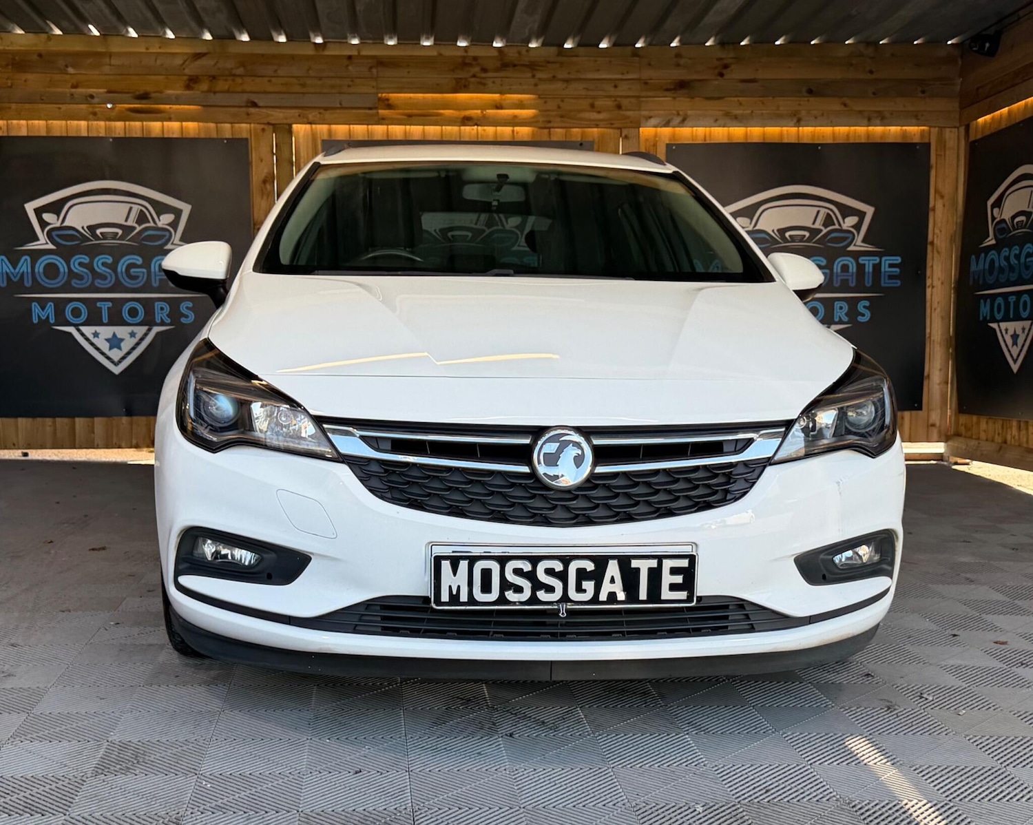 Used Vauxhall Astra 2018 for sale - 78073157: Photo 2