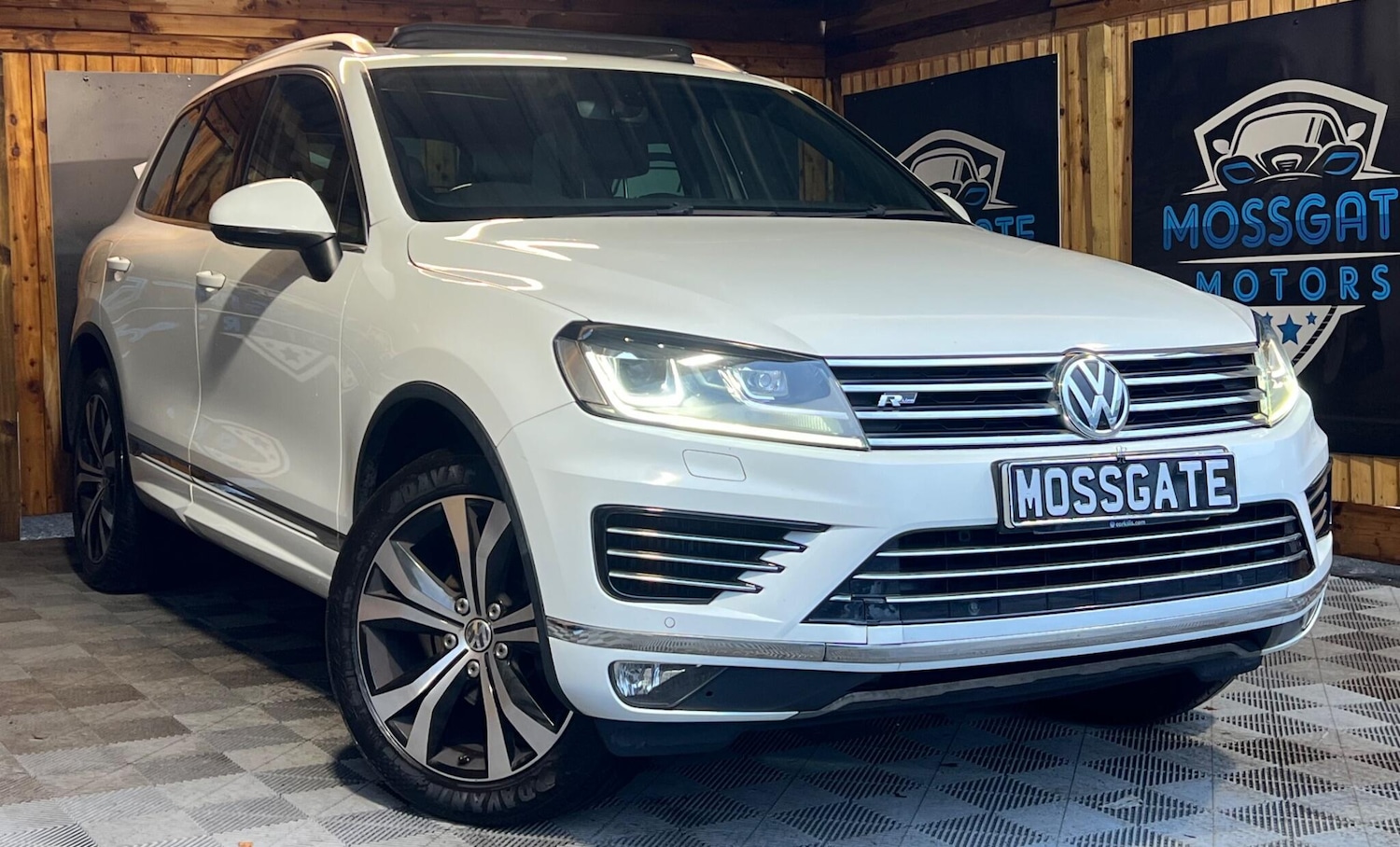 Used Volkswagen Touareg 2017 for sale - 76832716: Photo 1