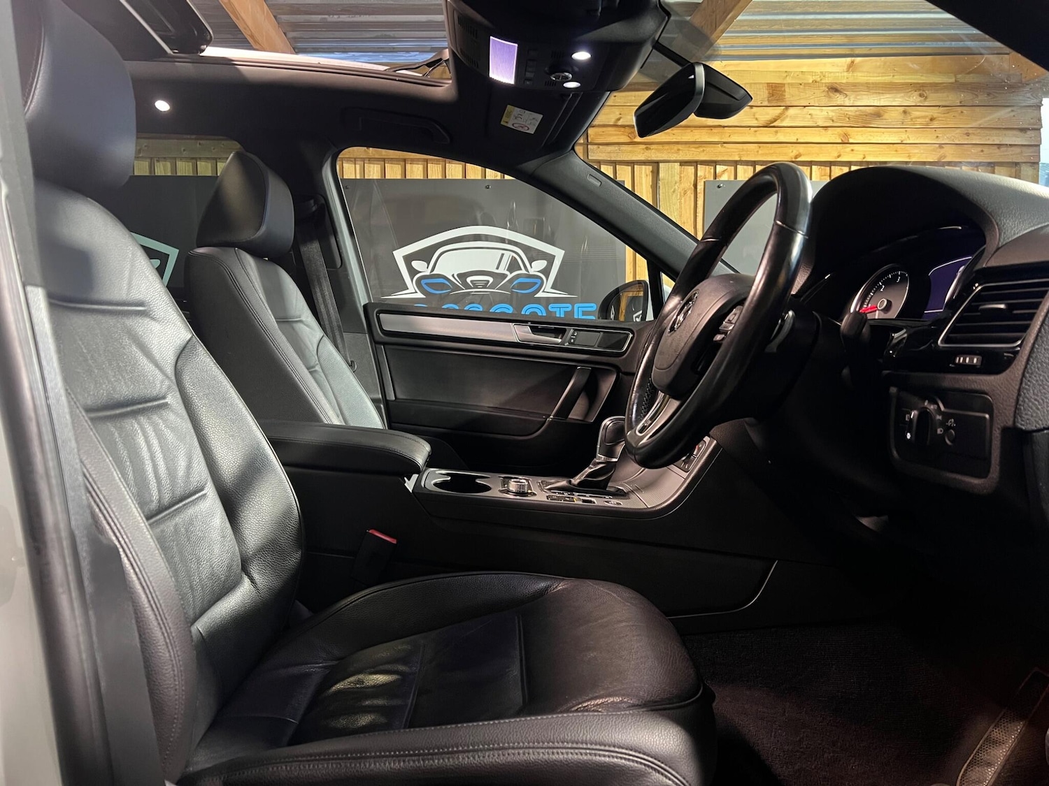 Used Volkswagen Touareg 2017 for sale - 76832716: Photo 15