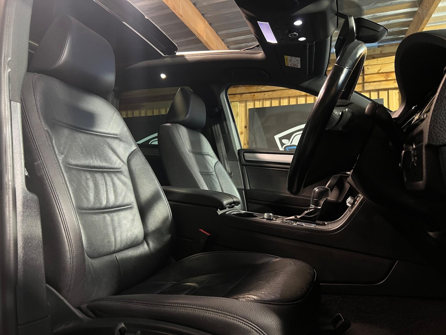 Used Volkswagen Touareg 2017 for sale - 76832716: Photo 16